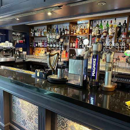 The Tudor Hotel Airdrie Luaran gambar